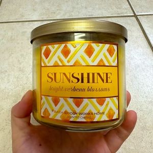 Bath and body Works Sunshine Candle!!